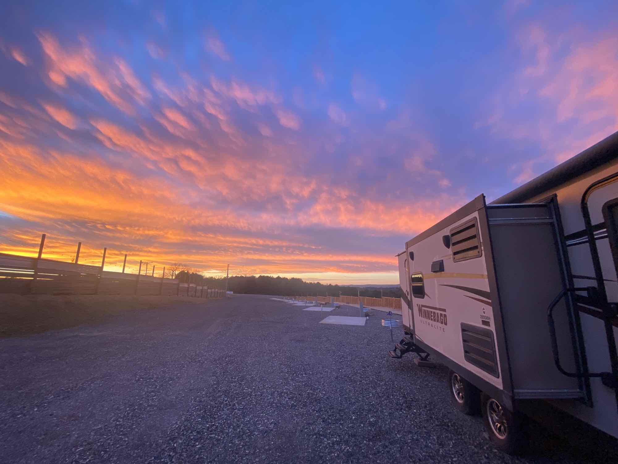 There are a lot of benefits to long stay rv travel